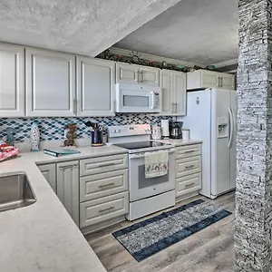 Bright Daytona With Community Pool! , Daytona Beach United States